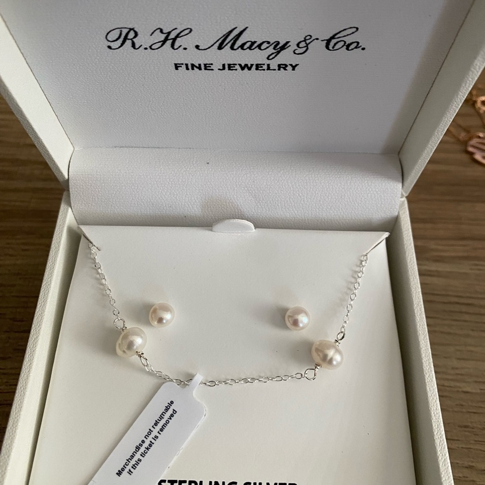 R.H. Macy & Co Fine Jewelry Necklace and Stud Earrings Set in Sterling Silver